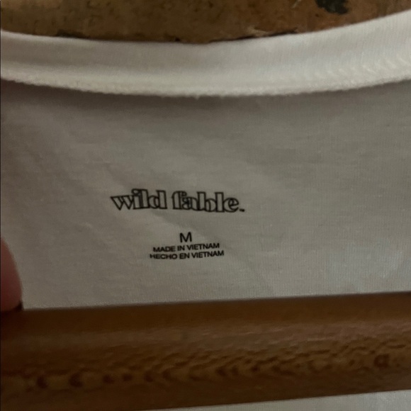 Wild Fable White V-Neck Short Sleeve Crop Top Size Medium - Picture 4 of 5